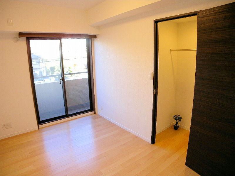 Non-living room. Indoor (12 May 2013) Shooting