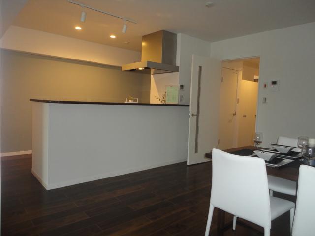 Living. ◆ Similarly new construction in the interior full Reno Weserblick tion