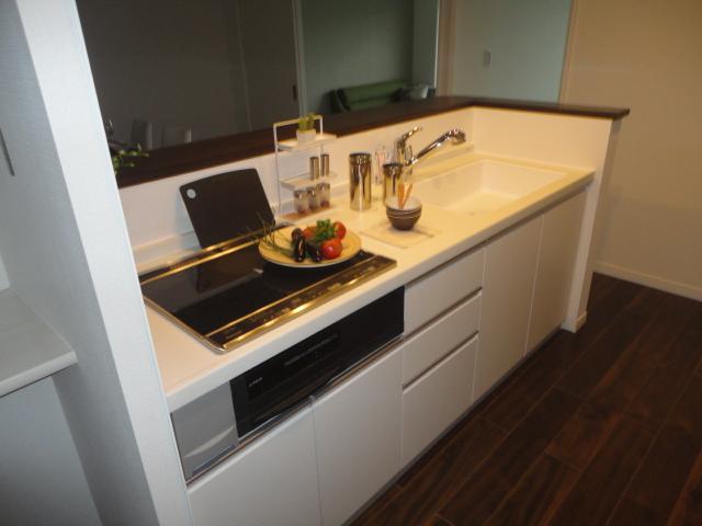 Kitchen. ◆ System kitchen with IH grill