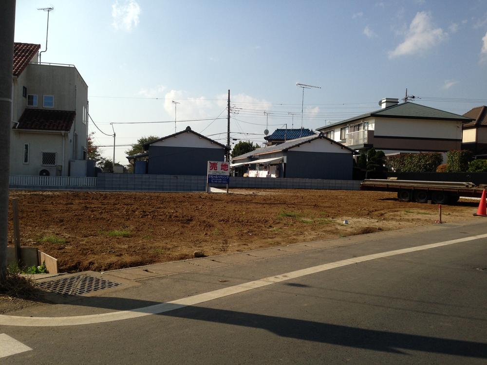 Local photos, including front road. Local (11 May 2013) Shooting