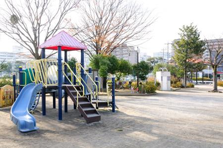park. 1211m to Komoike park