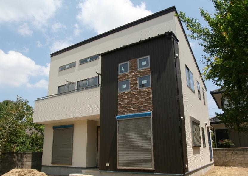 Building plan example (exterior photos). Stucco house construction cases