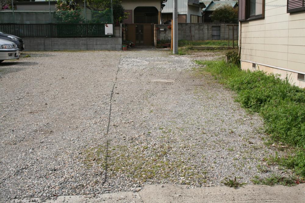 Local photos, including front road. Local (04 May 2013) Shooting Driveway