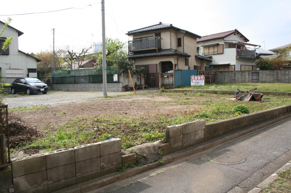 Local photos, including front road. Local (04 May 2013) Shooting Compartment, including the east side road
