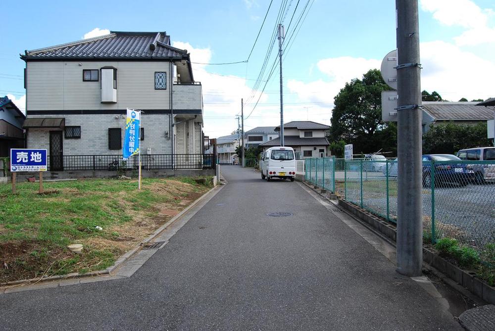 Local photos, including front road. Frontal road