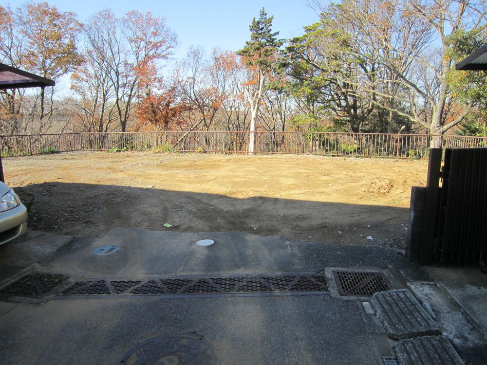 Local photos, including front road. Local (12 May 2013) Shooting