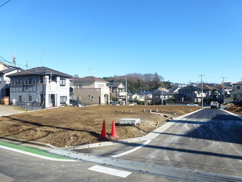 Local photos, including front road. Local (12 May 2013) Shooting