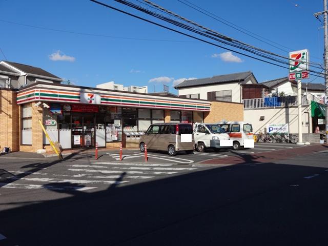Convenience store. 170m to Seven-Eleven