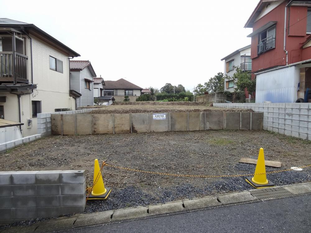 Local photos, including front road. Local (11 May 2013) Shooting