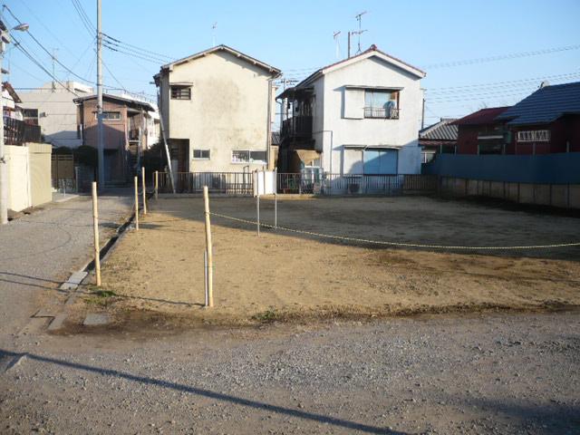 Local photos, including front road. Local (February 2012) Shooting