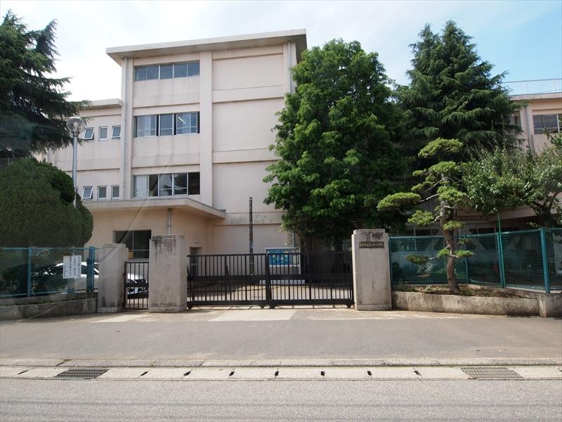 Primary school. Hoshiguki until elementary school 240m