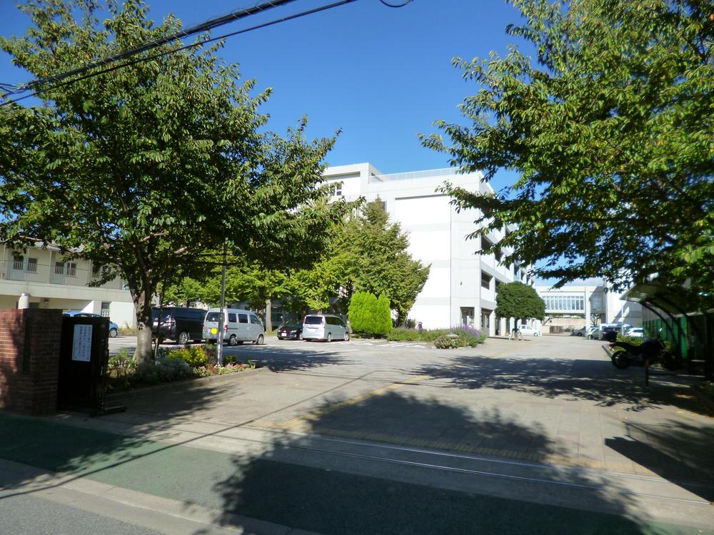 Junior high school. Domekimachi until junior high school 1640m