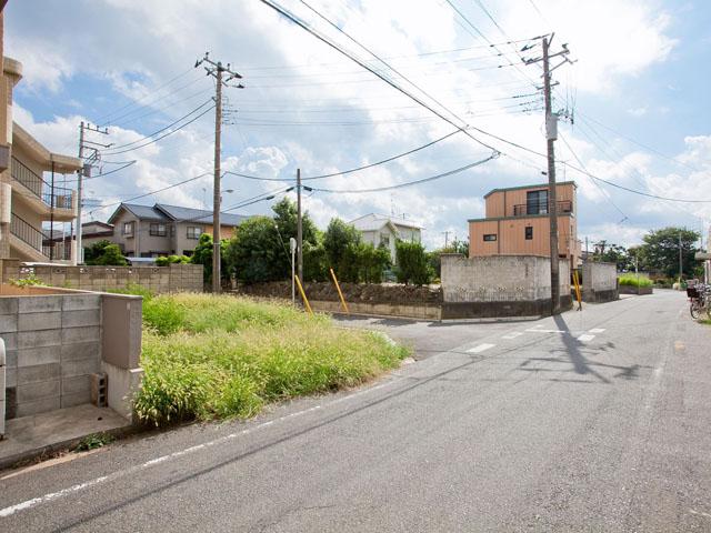 Local photos, including front road. Local (10 May 2013) Shooting