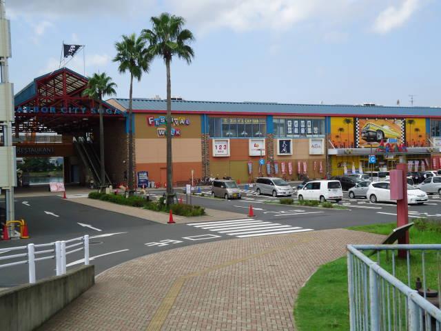 Shopping centre. 250m until the Festival Walk
