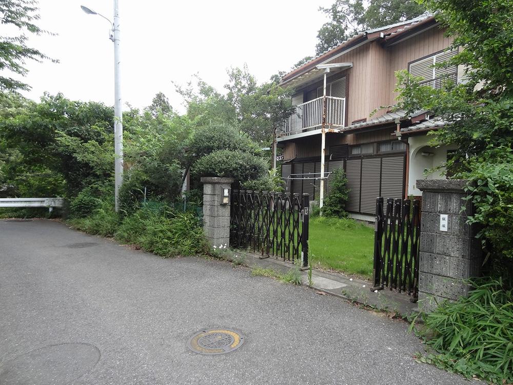 Local photos, including front road. Local (July 2013) Shooting