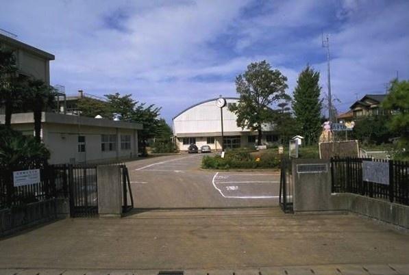 Primary school. Matsugaoka until elementary school 400m