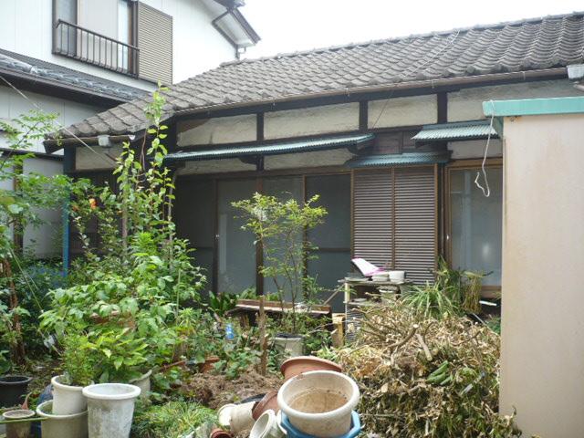 Local land photo. B appearance