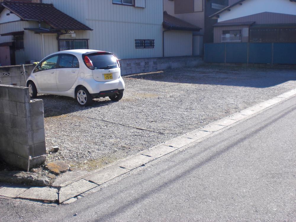 Local photos, including front road. Local (12 May 2013) Shooting