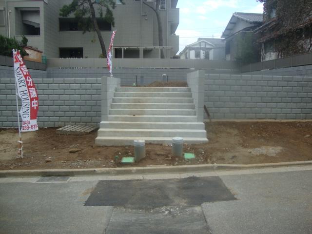 Local photos, including front road. Local (11 May 2013) Shooting