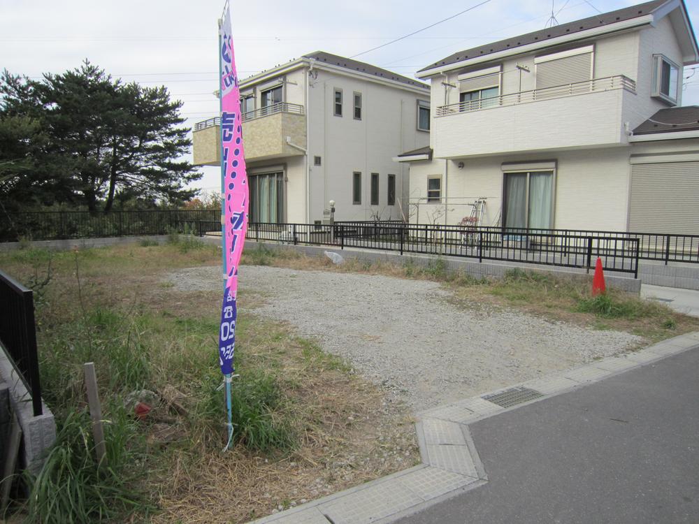 Local photos, including front road. Local (11 May 2013) Shooting