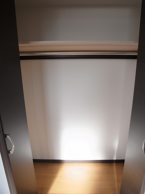 Receipt. Large closet