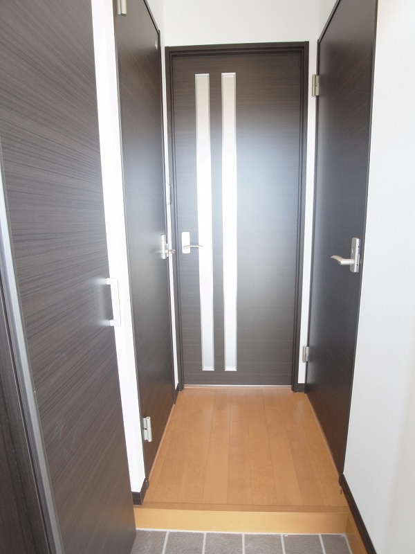 Other room space. Corridor