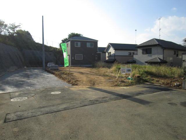 Local photos, including front road. Local (11 May 2013) Shooting