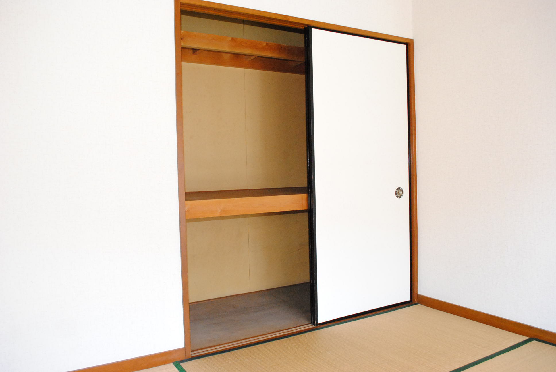 Receipt. Japanese-style closet