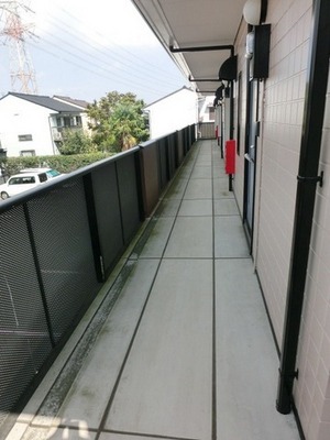 Other common areas. Approach to the room