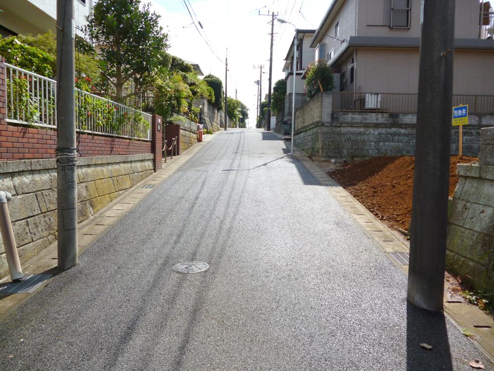 Local photos, including front road. Local shooting