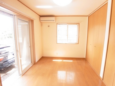 Living and room. In each room two-sided lighting, This room is bathed in bright light