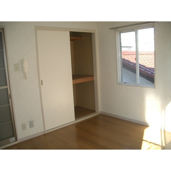 Receipt. Photos 201 (side window opposite)