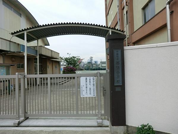 Primary school. 720m to Makuhari elementary school