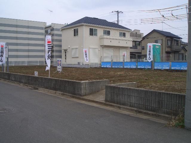 Local photos, including front road. Local (February 2013) Shooting