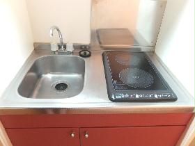 Kitchen. Two-burner electric stove