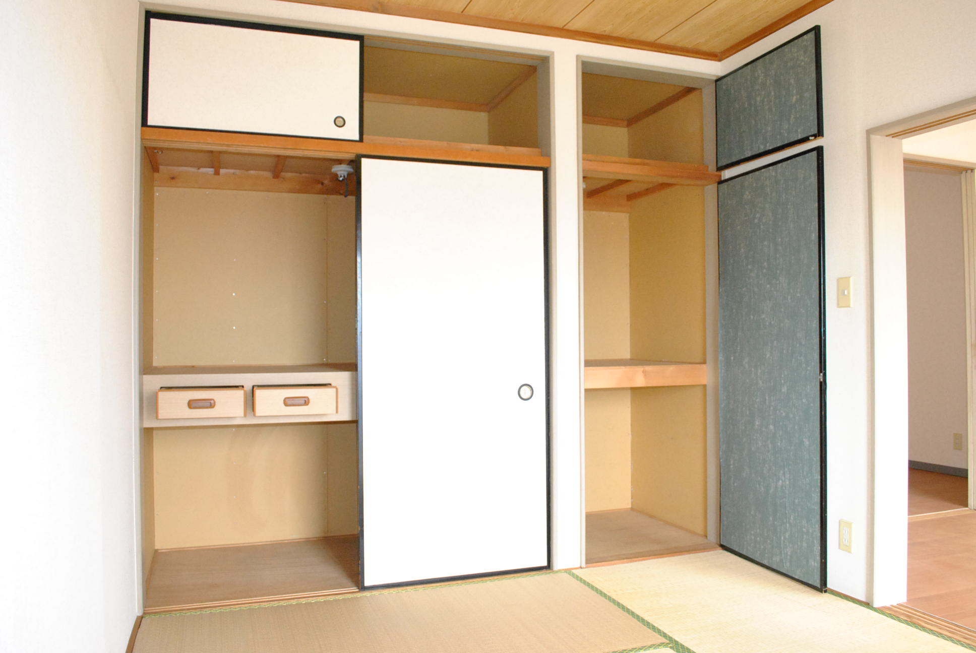 Receipt. closet ・ Upper closet (Japanese-style room 6 quires south)