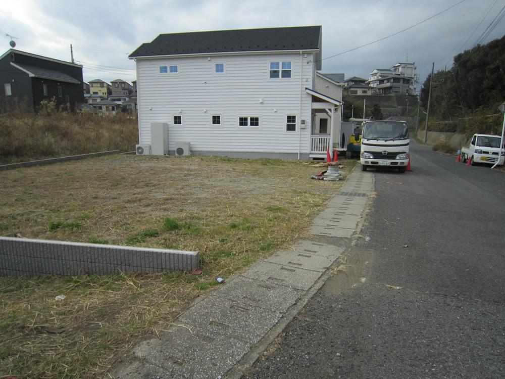 Local photos, including front road. Local (12 May 2013) Shooting