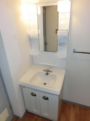 Washroom. Independent wash basin