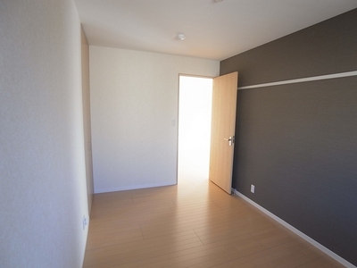 Living and room. About 6.1 Pledge of Western-style. The walls of the design is also nice.