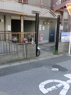 Entrance. Nice entrance