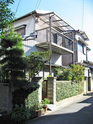 Local land photo. It is a photograph from the southwest direction. You see that the sun is firmly hit. 