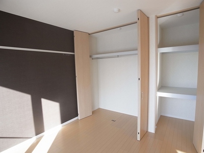 Living and room. About the 5.5 Pledge of Western-style Yes installed two series of closet.