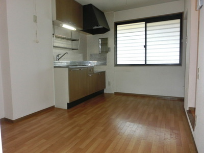 Living and room. 6 Pledge DK