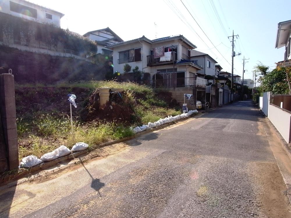 Local photos, including front road. Local shooting