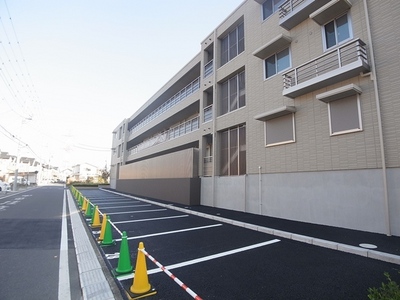 Parking lot. Out easy flat 置駐 car park