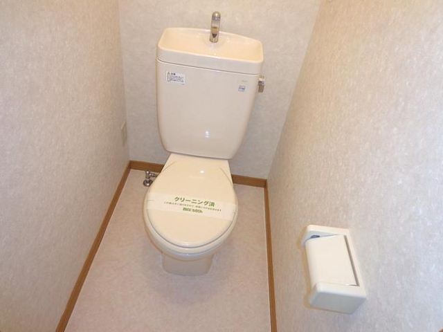 Toilet. Toilet.