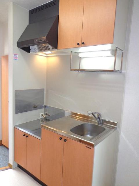 Kitchen. Gas stove can accommodate.