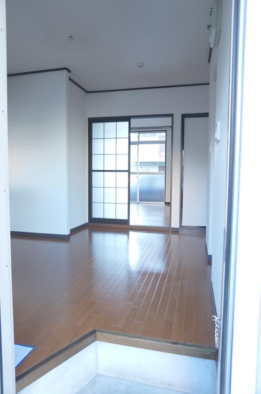 Entrance. It is the room seen from the entrance ☆  ☆