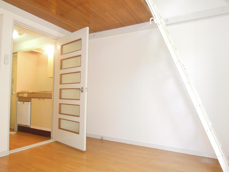 Other room space. It is warm and feel the room.