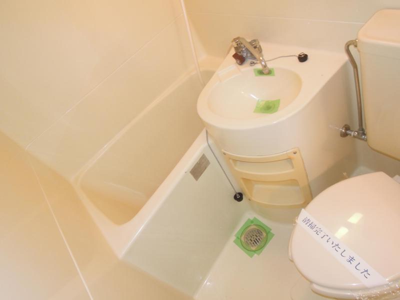 Bath. Simple 3-point unit with cleanliness.